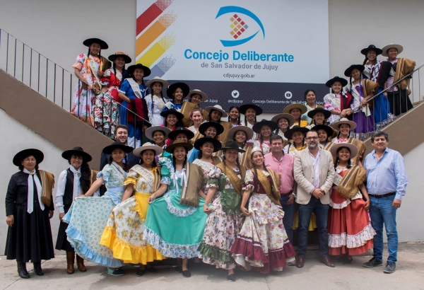 EDILES RECIBIERON A LAS CANDIDATAS A PAISANA PROVINCIAL