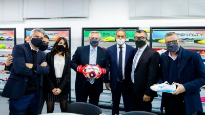 Cr&iacute;tica de Fern&aacute;ndez a la pol&iacute;tica industrial durante el gobierno de Macri