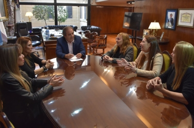 Bernis recibi&oacute; a referentes Legislaturas Conectadas
