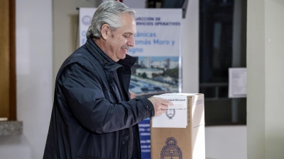 Fern&aacute;ndez garantiz&oacute; que desde el lunes trabajar&aacute; con Milei para una "transici&oacute;n ordenada"