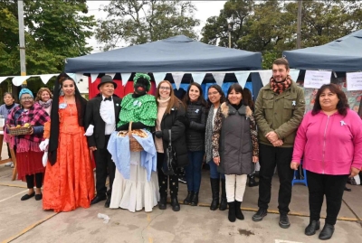 Adultos Mayores compartieron un c&aacute;lido desayuno patrio