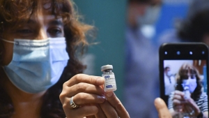 Es eficaz la combinaci&oacute;n de Sputnik V y AstraZeneca