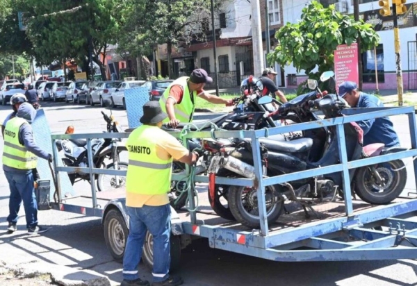 &ldquo;Sin Casco No Ingres&aacute;s&rdquo; se extiende con operativos m&oacute;viles en los barrios