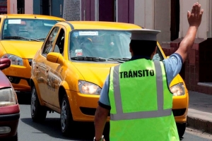 Una agente de tr&aacute;nsito di&oacute; positivo Covid y aislaron a 6 compa&ntilde;eros