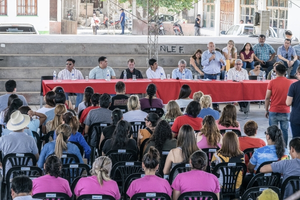 Candidatos del Frente Cambia Jujuy en acto de La Mendieta