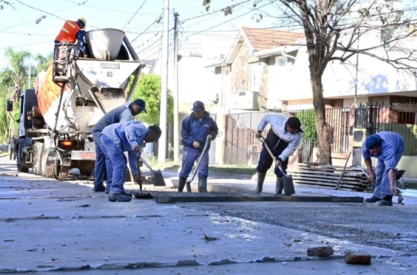 Pavimentaci&oacute;n de calle El Sauce y anunci&oacute; de obras en Los Perales