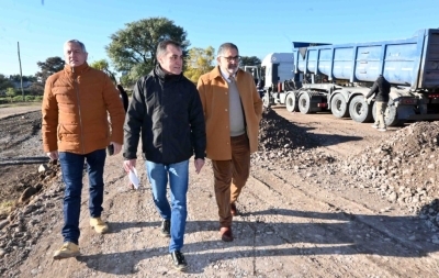 Avance de la nueva cancha de hockey y  mejoras del polideportivo de Alberdi