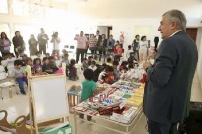 Gerardo Morales entreg&oacute; juegos did&aacute;cticos en el Jard&iacute;n Independiente 52 de Perico
